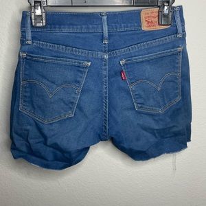 Cut-Off Levi Shorts Size 27 Womens